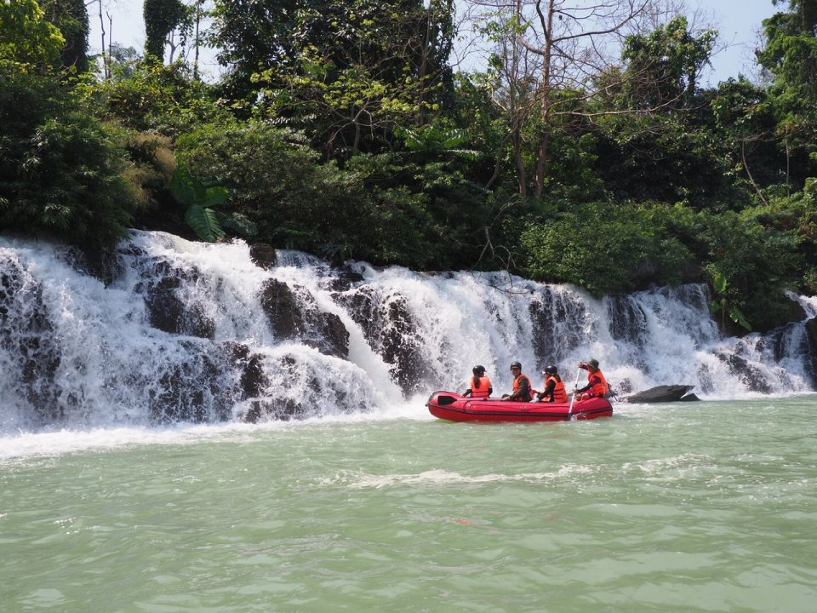 FOREST BIKING – TREKKING AND SIGHTSEE DRAY NUR -THE MOST SPECTACULAR THE CENTRAL HIGHLANDS WATERFALL