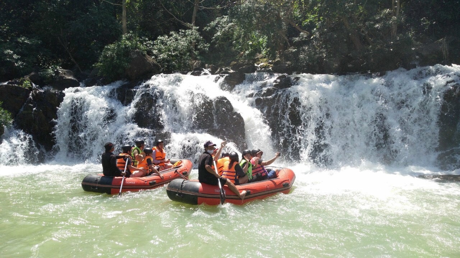 GIA LONG WATERFALL TOUR