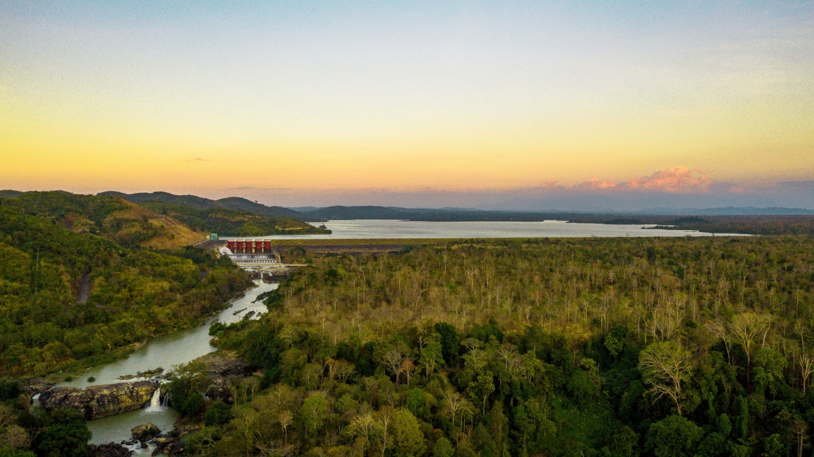 FOREST BIKING – TREKKING AND SIGHTSEE DRAY NUR -THE MOST SPECTACULAR THE CENTRAL HIGHLANDS WATERFALL