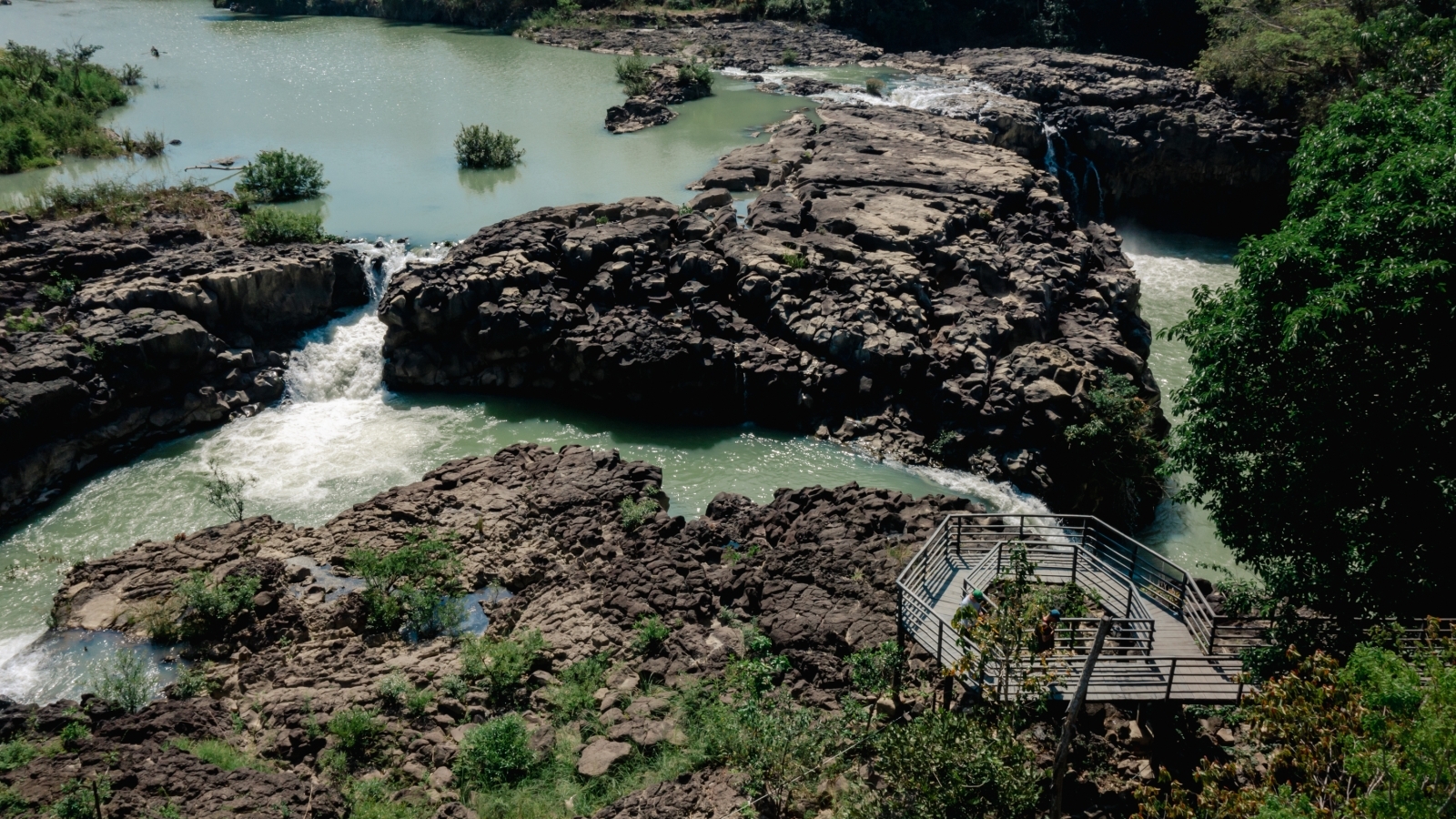 FOREST BIKING – TREKKING AND SIGHTSEE DRAY NUR -THE MOST SPECTACULAR THE CENTRAL HIGHLANDS WATERFALL